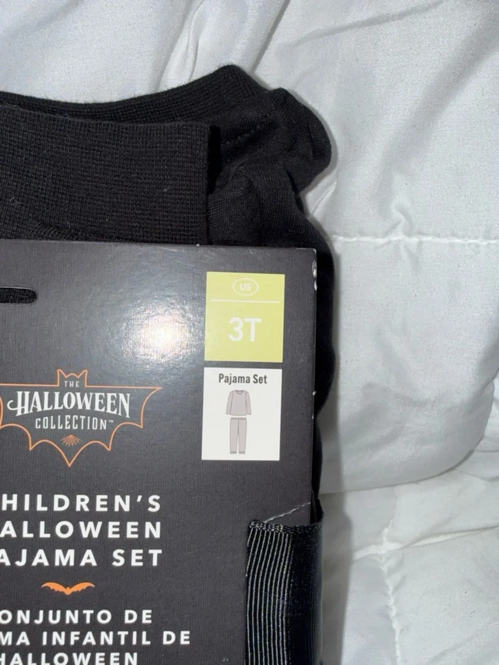 NWT Childrens Halloween Skeleton Pajama Set 3T Glow in Dark